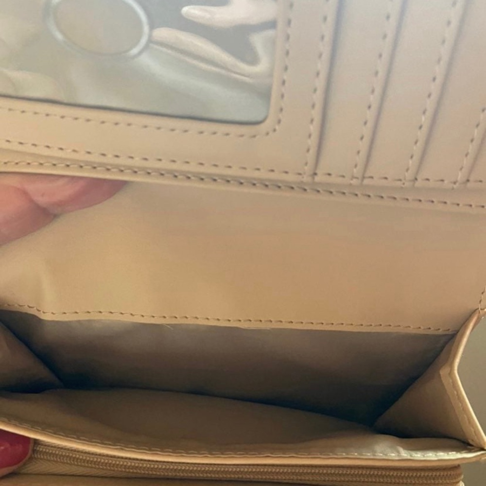 Guess Wallet - Picture 4 of 6
